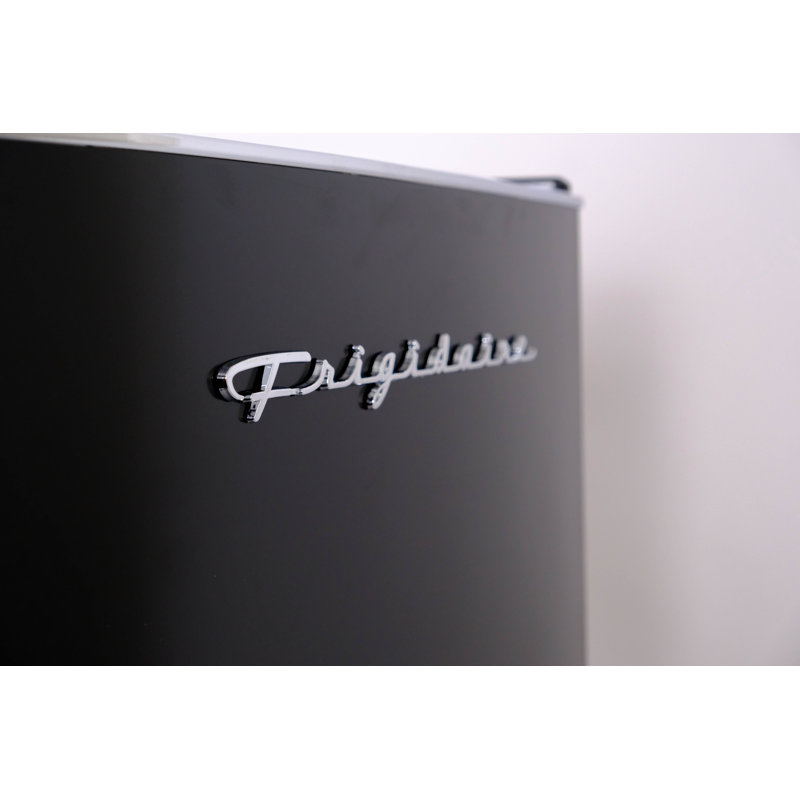 Frigidaire 7,5 pi³ Pi. Réfrigérateur rétro, réfrigérateur d'appoint à fixation sur le dessus , Noir