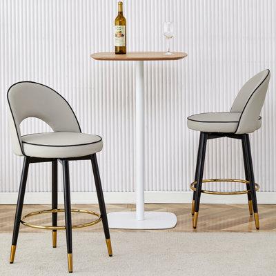 Chaise de bar rotative à 360 °. Chaise de bar rembourrée en polyuréthane moderne et confortable avec pieds en métal noir lisse et magnifique pour la salle à manger, la cuisine, la terrasse et la chaise de bureau d'invité. Ensemble de 2