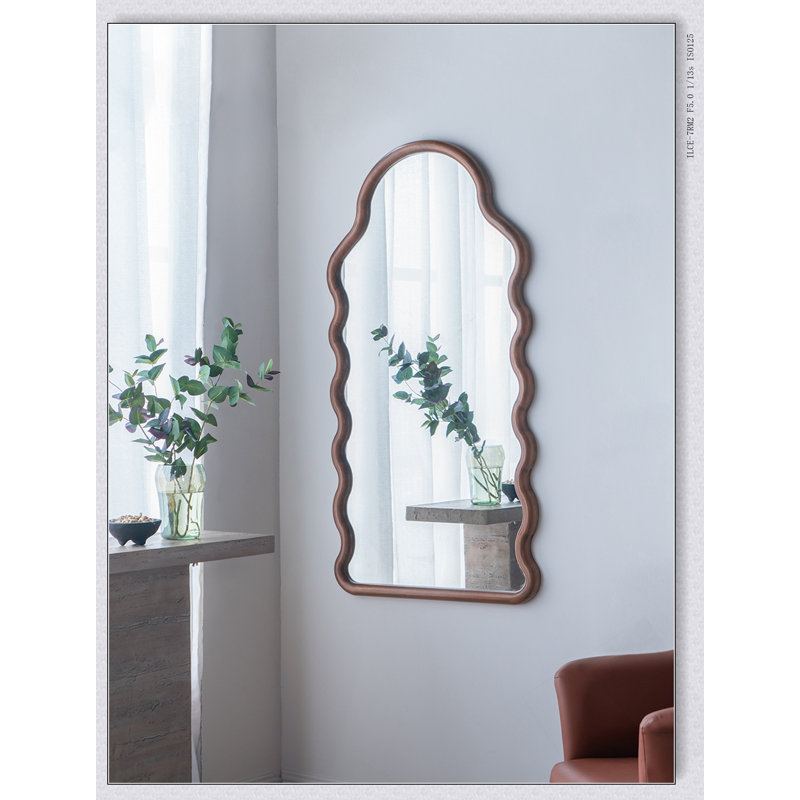 Miroir 30 po x 1,5 po x 55 po en bois avec cadre unique, parfait pour un décor moderne et traditionnel