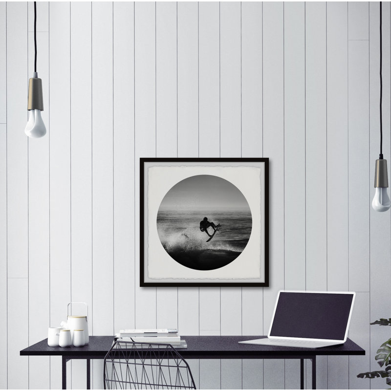 Airborne Surfer - Photographie avec cadre photo, H 32 po x l 32 po x P 1,5 po
