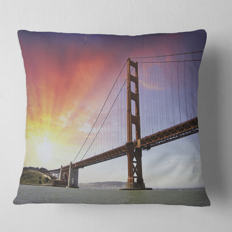 Coussin Gold Gate Bridge and Sky, 18 po x 18 po, Type de produit
