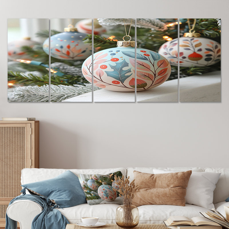 Décoration d'arbre de Noël dans des tons verts et rouges I - ensemble d'art sur toile de Noël, H 28 po x l 60 po
