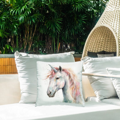 Coussin d'extérieur imprimé licorne avec crinière rose, design Creative Studio