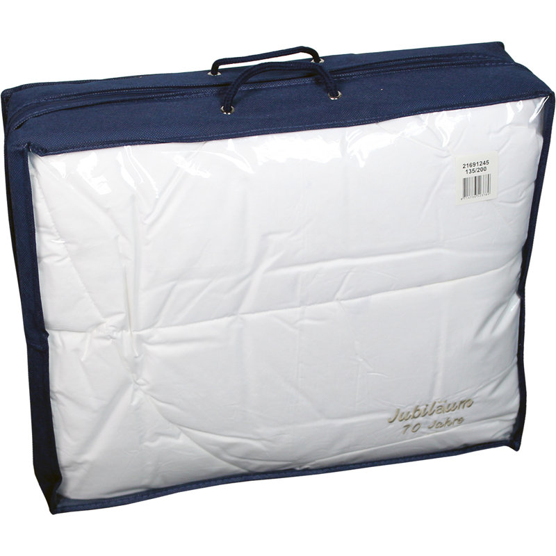 Duvet, 200 x 220 cm, 90% Duckdown and 10% duckfeathers