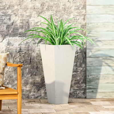 Le pot de fleurs en fonte pour l'extérieur 13 po x 28,5 po, blanc mat - effilé, embellit le patio et rehausse la beauté de la cour arrière