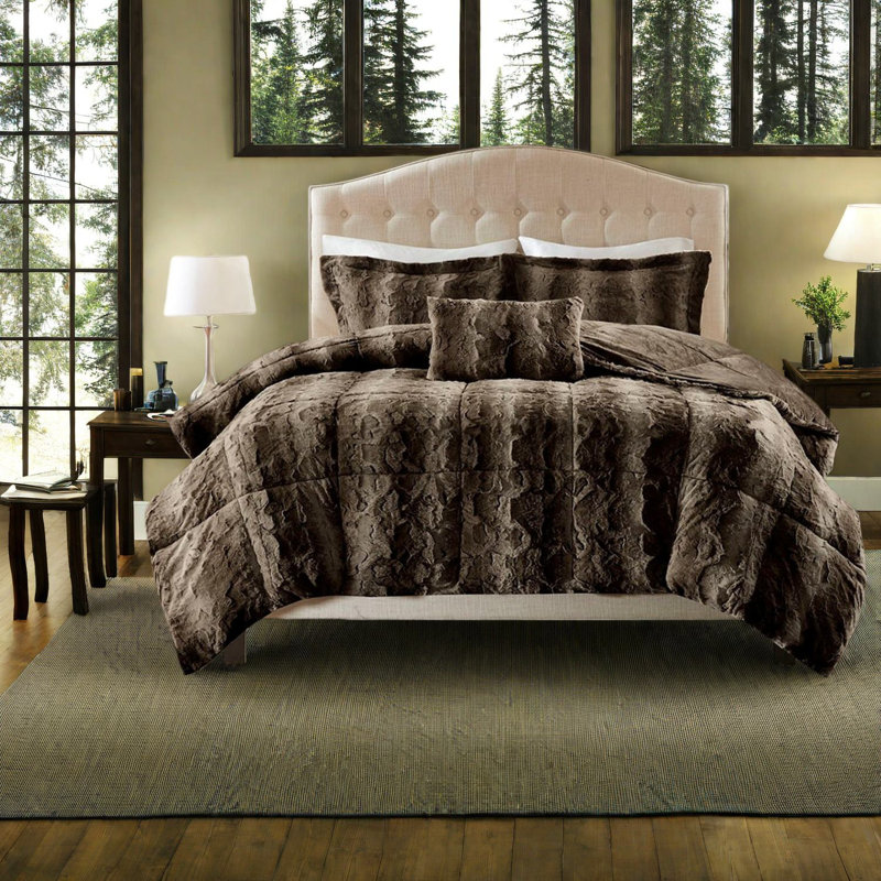 Ensemble de literie luxueux en fausse fourrure, très grand lit, brun foncé contemporain