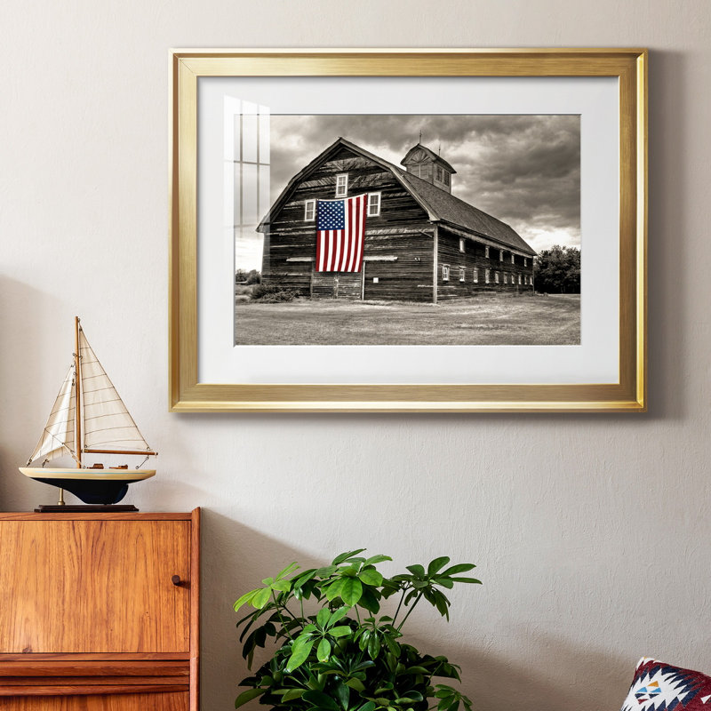 Modern Barn III - impression encadrée, H 22,5 po x l 30,5 po x P 1,5 po, Cadre doré
