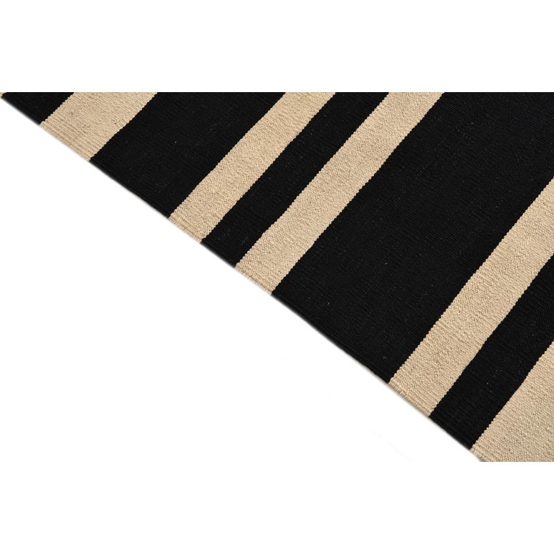Tapis noir et blanc 4 x 6 Petrella