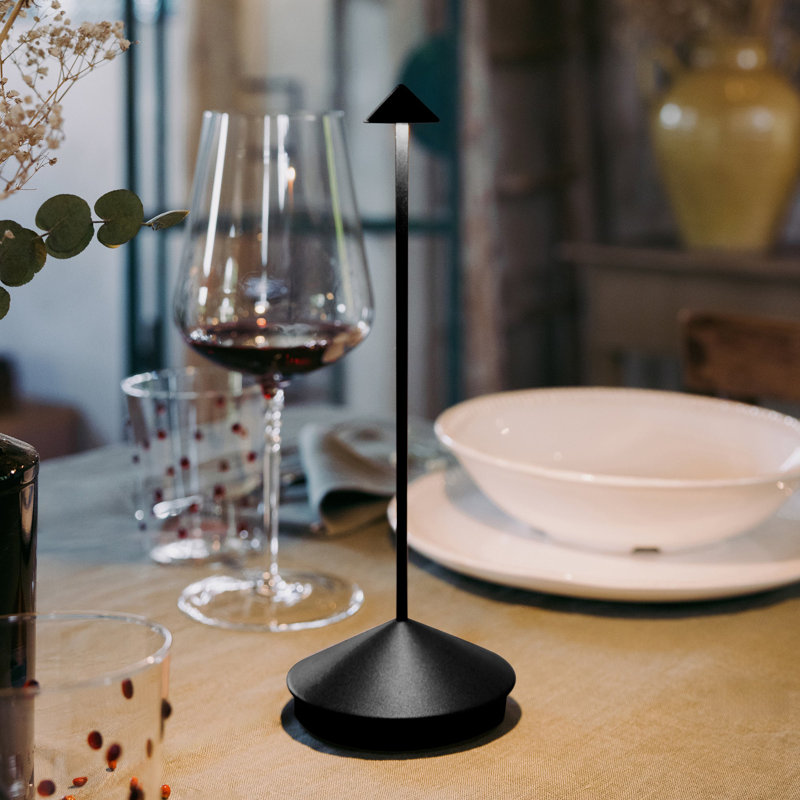 Pina Pro Table Lamp, Black