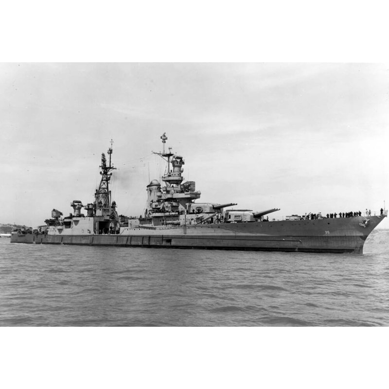 USS Indianapolis (CA-35) Grand, H 10 po x l 30 po x P 5 po