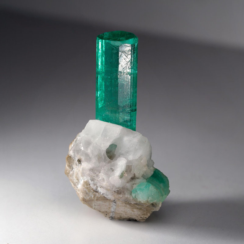 Émeraude sur calcite de Colombie
