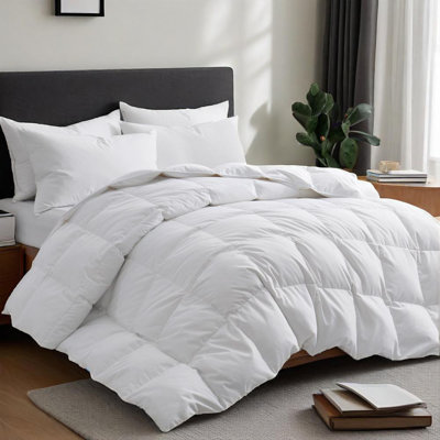 Couette en duvet d'oie blanche toute l'année