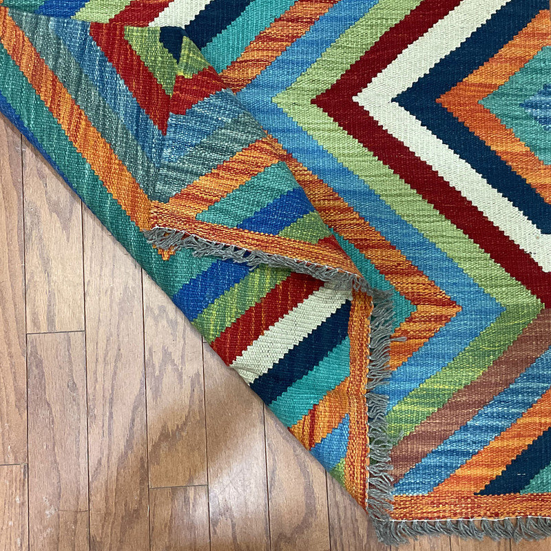 Tapis unique bleu / rouge / orange 3 pi x 3 pi 10 po Jerme