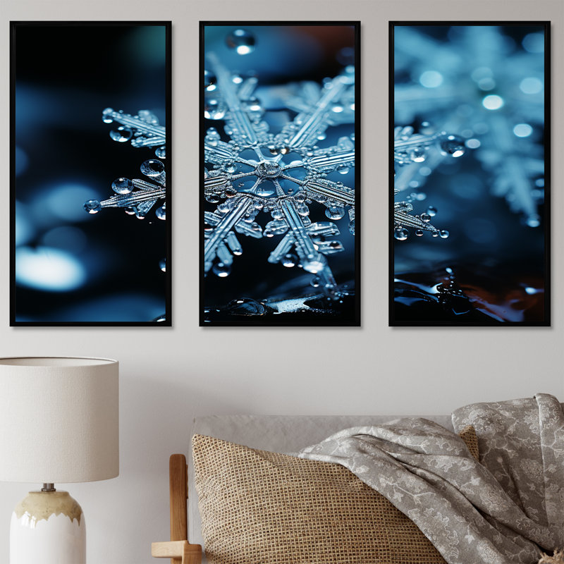 «Blue Snowflake Holiday III - Winter Landscape», art mural, H 28 po x l 36 po x P 1 po, Cadre flottant noir