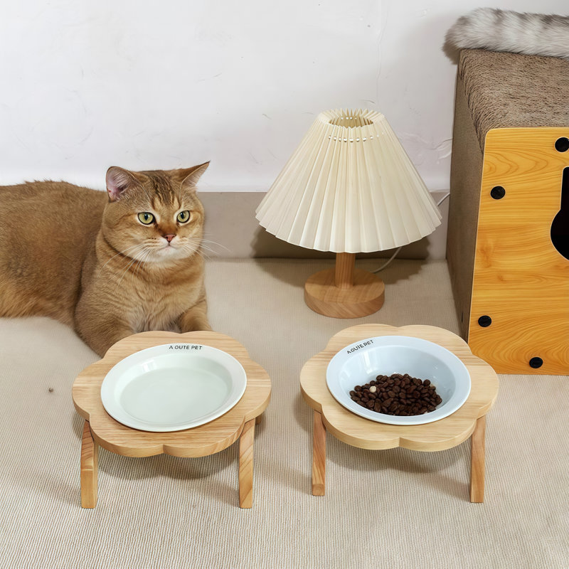 Bol pour chat en céramique surélevé en forme de fleur avec support en bois de chêne, manchon protecteur de cou compatible avec les moustaches pour chats et petits chiens, paquet de 3 de 7,6 x 7,1 x 4,1 pouces, blanc