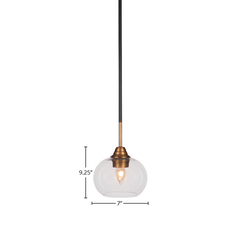 Luminaire suspendu à tige Ader présenté en verre fini noir mat et laiton, H 9,25 po x l 7 po x P 7 po, Bulle transparente