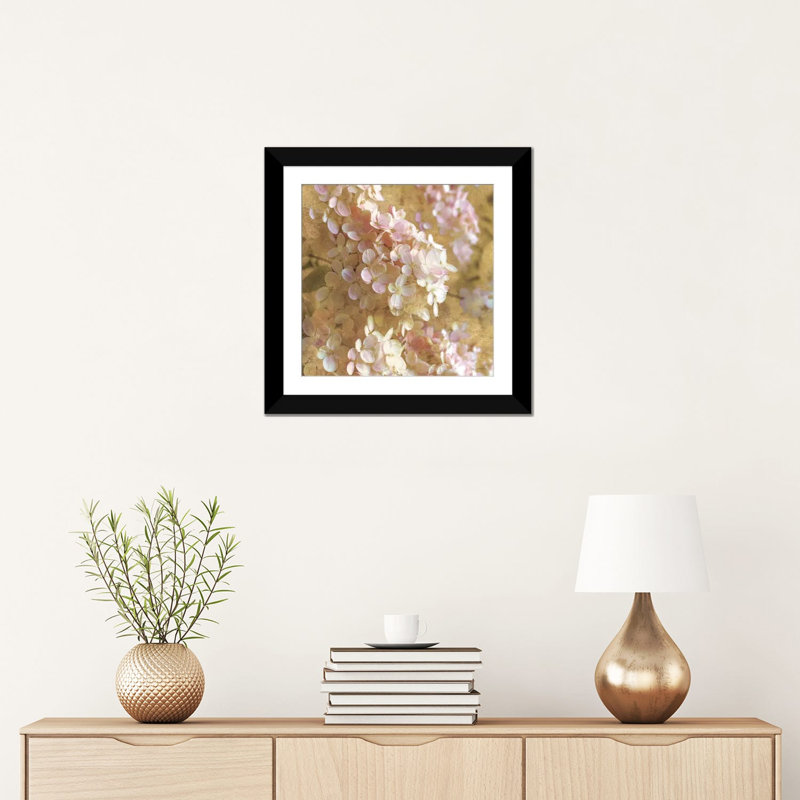 «Gilded Hydrangea I», impression sur toile tendue, Papier beaux-arts encadré noir, Blanc, H 16 po x l 16 po x P 1 po