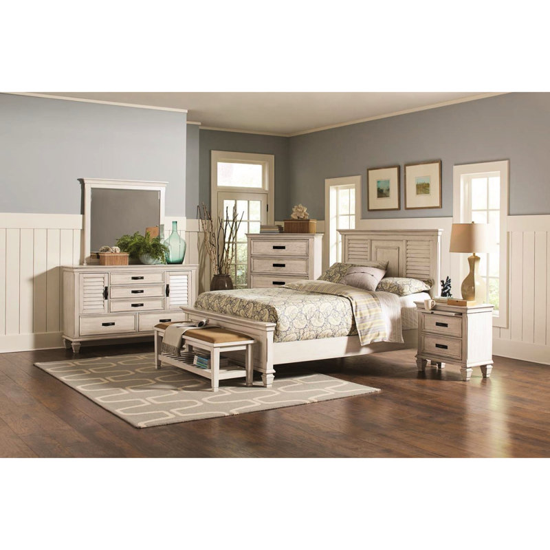 Banc blanc antique avec rembourrage confortable et siège de rangement pratique pour chambre à coucher