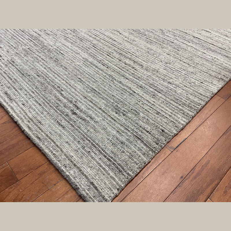 Tapis gris rectangulaire en laine noué à la main 5 pi 2 po x 7 pi 2 po Abdul-Azeez
