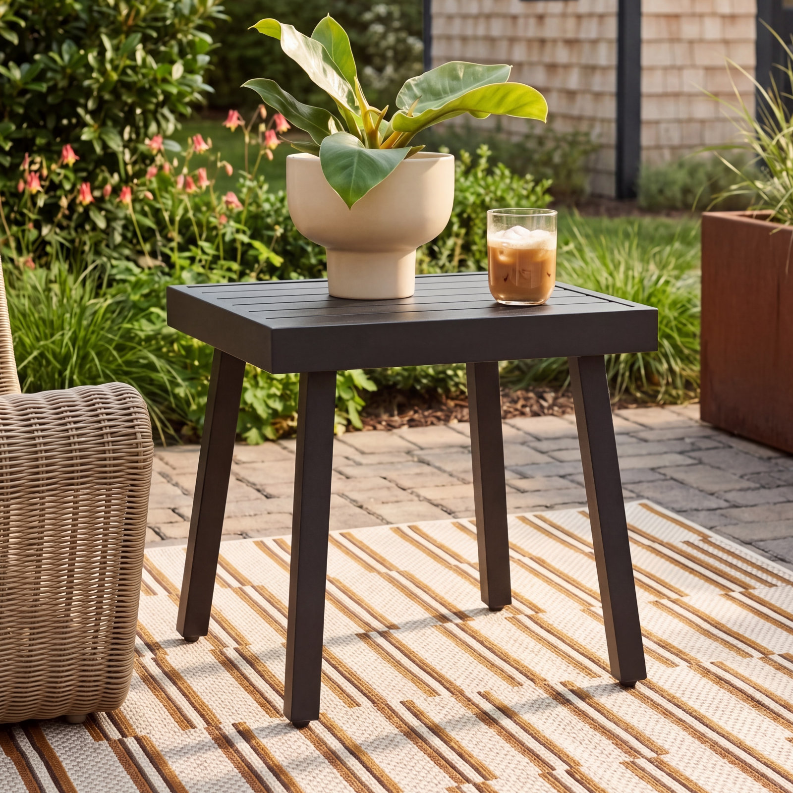 Armando 20 " Patio Side Table, Black