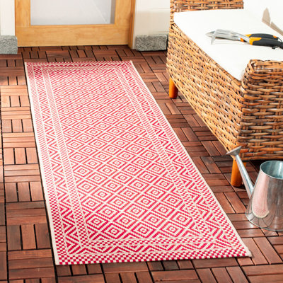 Arneshia Geometric Beige/Red Indoor / Outdoor Area Indoor/Outdoor Area Rug