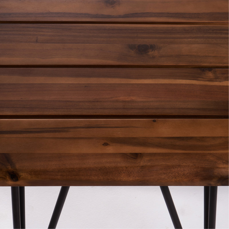 Table d'appoint rustique avec pieds en métal et plateau en bois, Delightful, 18 po x 18 po x 18 po, panneau de patio Nuance, pieds agréables, teinte différente