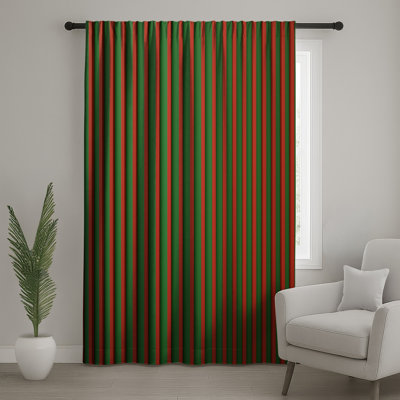 Rideaux vert et rouge à rayures verticales