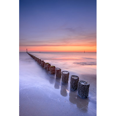 Poteaux paisibles, plage, coucher de soleil, eau calme, classique, vertical