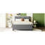 Lit plateforme tapissier avec tête de lit à motif brique et lit gigogne simple en lin gris pour une chambre à coucher moderne
