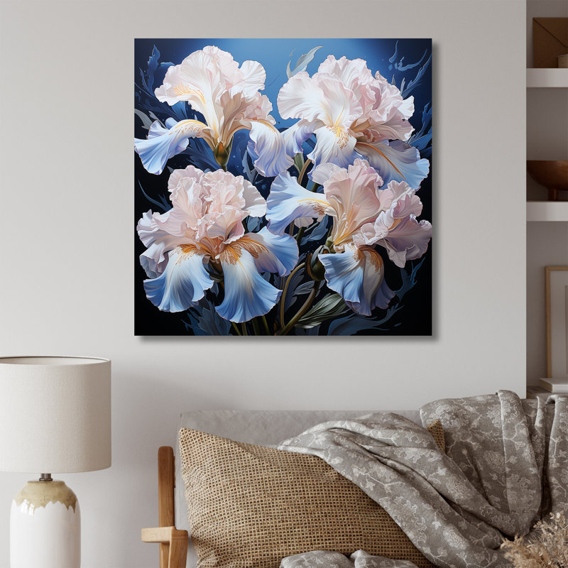 Iris baignant dans une aura argentée au clair de lune II sur toile, Toile tendue, H 36 po x l 36 po x P 1,5 po