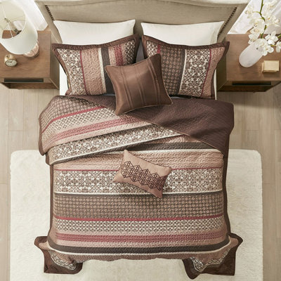 Red Full/queen Bedding With 5 Piece Quilt And Cozy Pillows Pillow In Red, Size
