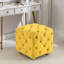 Tabouret de chambre jaune en velours - ajoute du confort à votre siège supplémentaire confortable-133001367