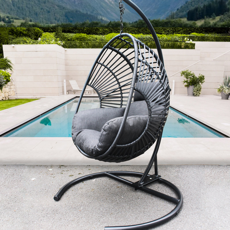 Balancelle noire d'extérieur et d'intérieur avec coussin et base de couleur, siège confortable plus large en mousse gris foncé, œuf pe en métal pour espaces, structure confortable et extensible