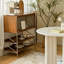 Vitrines en bois brun massif