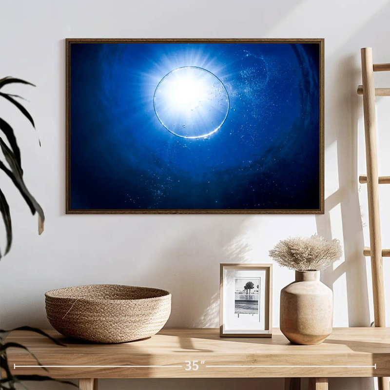 Bulle sous l'eau, 25 po x 17 po, Cadre flottant noyer