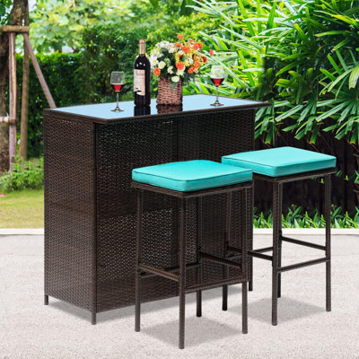 Ensemble de bar d'extérieur pour patio avec deux tabourets et table en verre brun