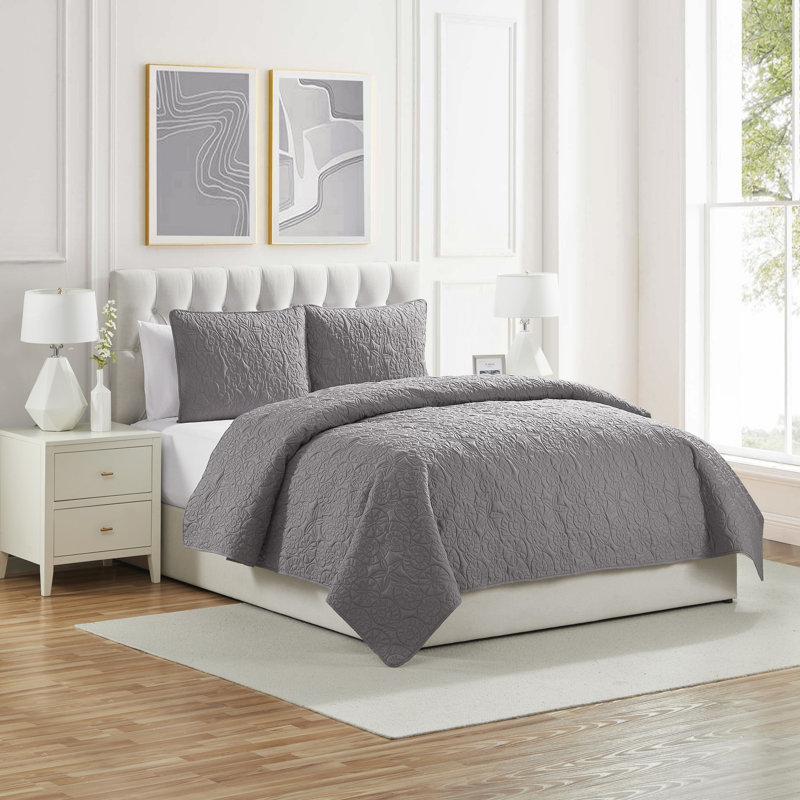 Gray Full Microfiber Coastal Quilt Set with Seashell Pattern