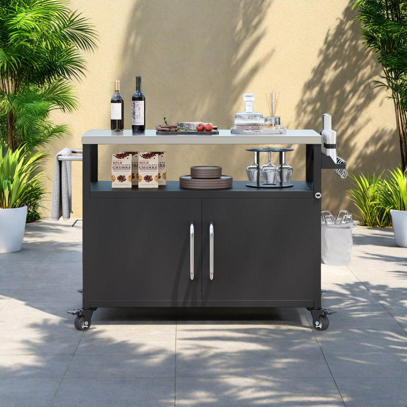 Îlot de cuisine extérieur avec plateau en acier inoxydable, armoires de rangement, tablettes réglables, support à épices et porte-serviettes, 4 roulettes verrouillables