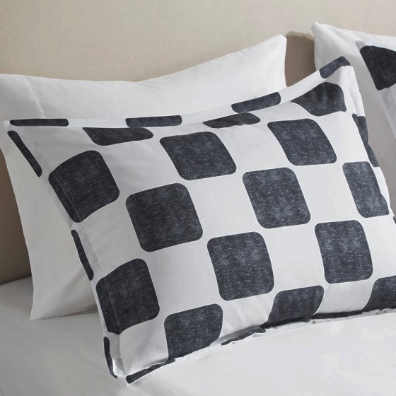 Polyester Printed Comforter Set Checke Red Full/Queen, Full/Queen Comforter + 3 Additional Pieces