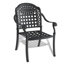L'ensemble de salle à manger toutes saisons en fonte d'aluminium comprend 2 chaises pivotantes, 4 chaises et une table rectangulaire avec cadre noir