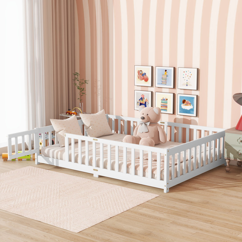 Lit sur pied Alice avec clôture, porte et cadre en bois Alice, Blanc