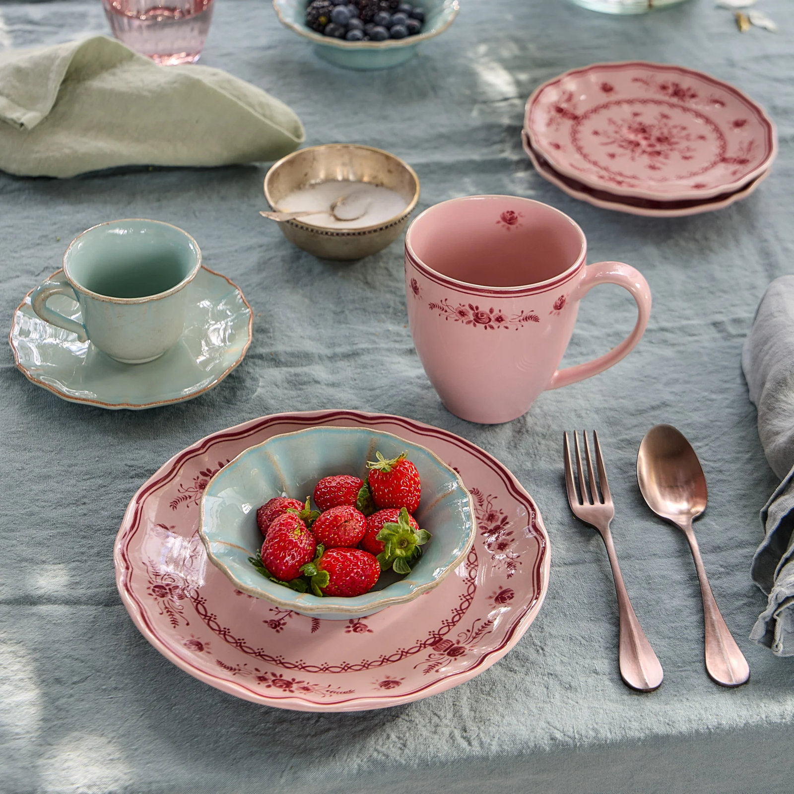 Vila Salad Plates, Pink/Red