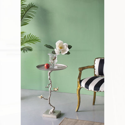 Table contemporaine avec une conception de branche d'arbre et des accents d'oiseaux adorables, parfaite pour ajouter de l'élégance à n'importe quelle pièce