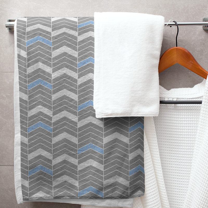 Serviette de bain à chevrons alignés Stephenie, Gris / Bleu