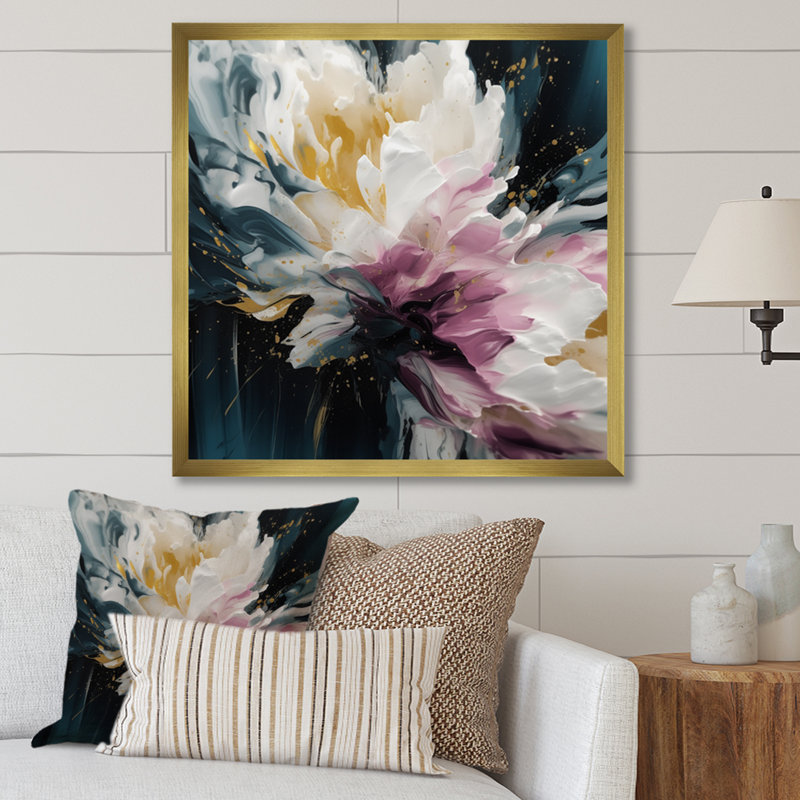 Reproduction sur toile encadrée de pétales de pivoines roses en fleurs, H 36 po x l 36 po x P 1,5 po, Encadrement doré