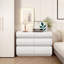Commode de chambre à coucher moderne avec beaucoup de rangement et une conception élégante, parfaite pour organiser vos essentiels.