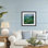 «Pond Lilies with Clouds Overhead», reproduction encadrée sous verre, design par Violeta Vollmer