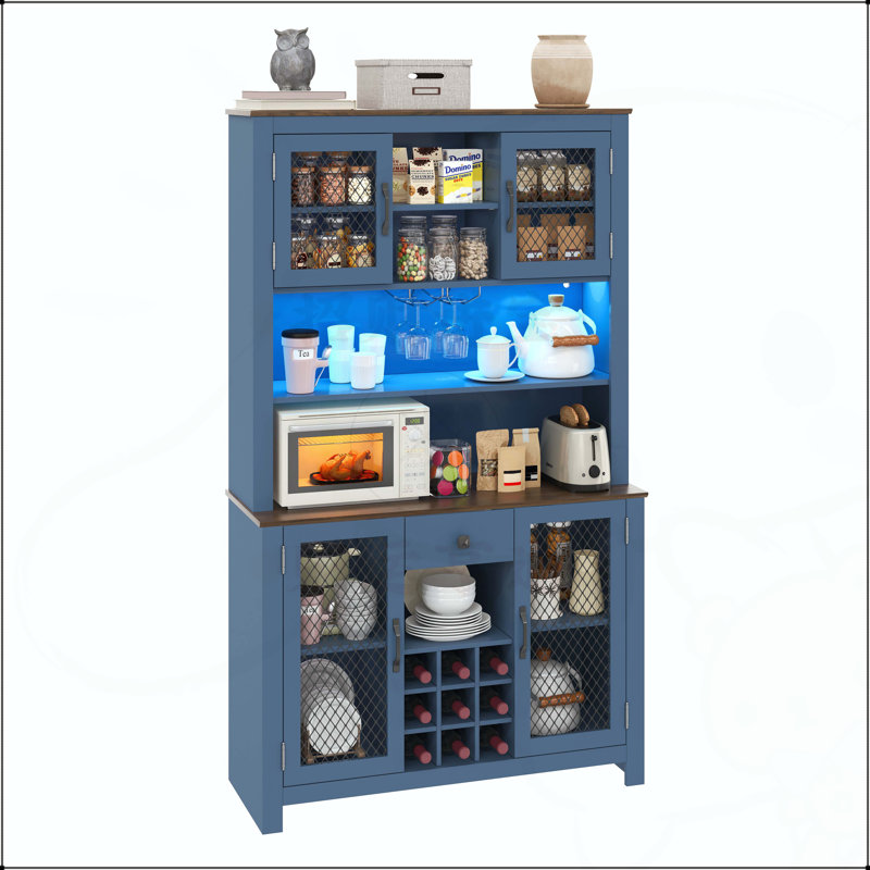 Armoire de rangement pour garde-manger rustique de style campagnard avec DEL, tablettes réglables et support à vin pour une organisation efficace