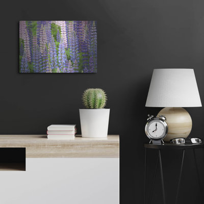 «Blue Pink Lupine Field» par Cora Niele
