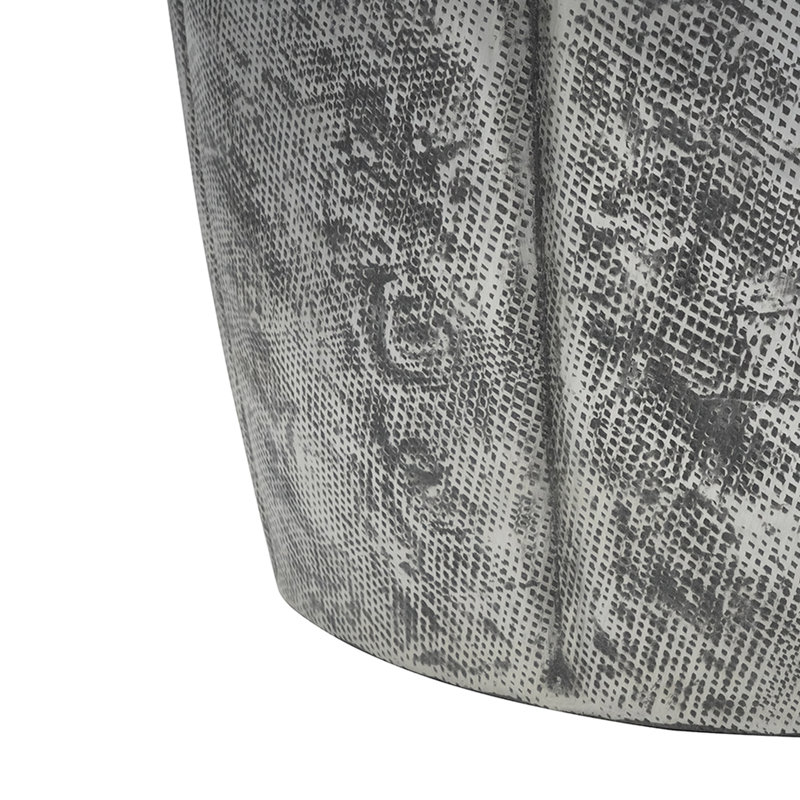 Table d'appoint à tambour en aluminium, 42,7 x 55,9 cm, argentée, pour un décor intérieur moderne. Design élégant.